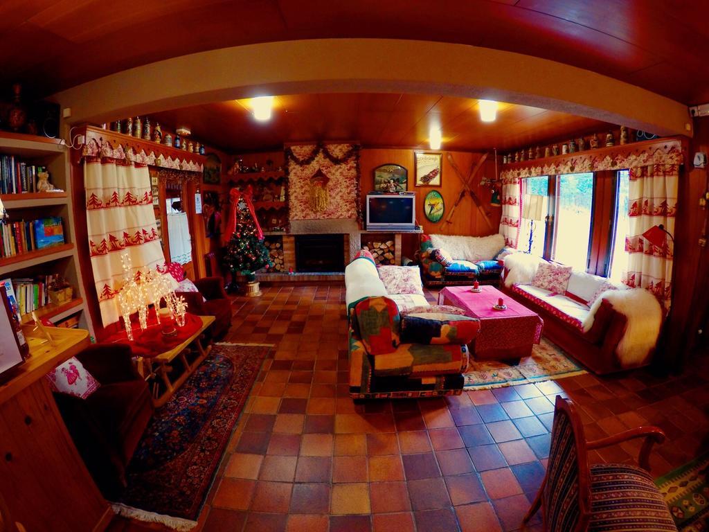 라 몰리나 Niu Dels Falcons B&B 외부 사진